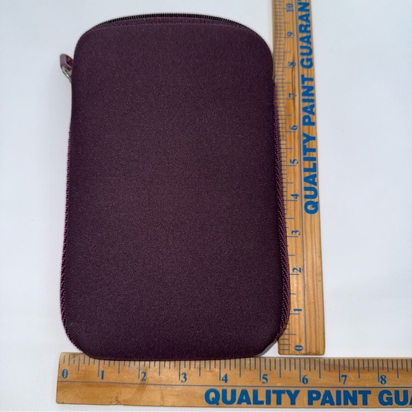 Case logic Purple Tablet Sleeve 8x5‎ tablet like new - Picture 2 of 3